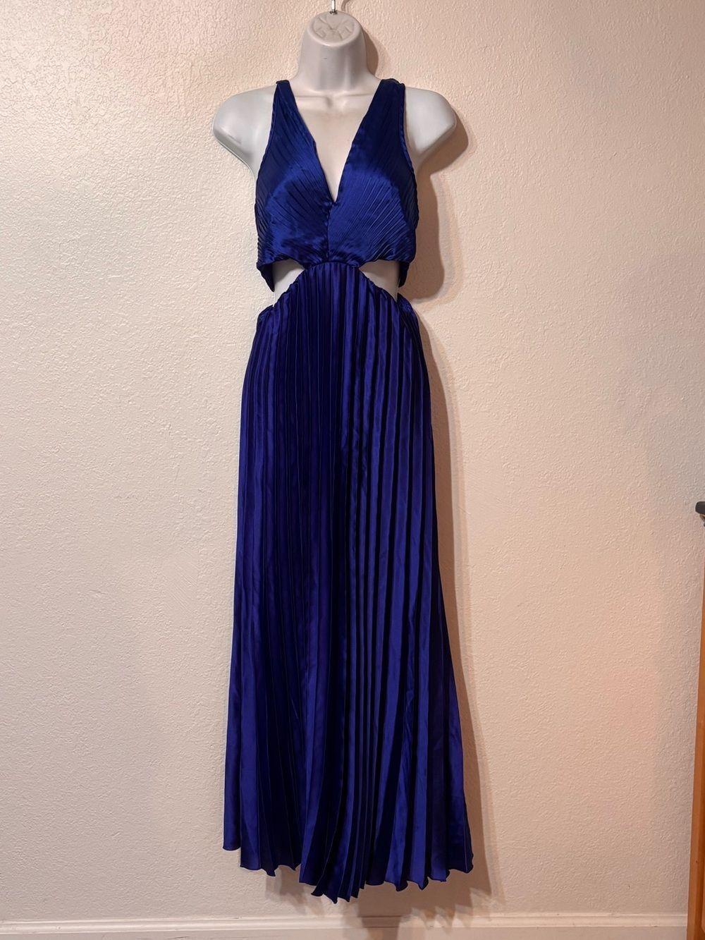Sincerely Jules Pleated Cut Out Maxi Dress Medium